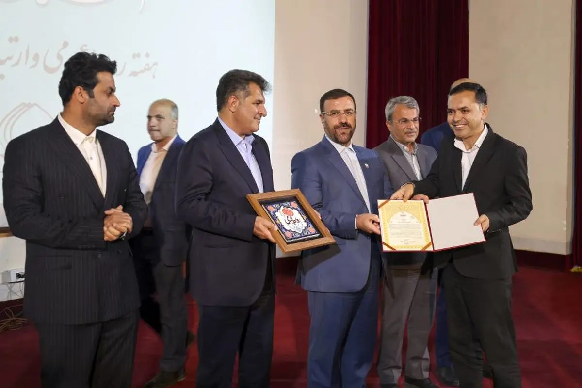 تجلیل از روابط عمومی شرکت شهرکهای صنعتی فارس بهعنوان روابط عمومی منتخب سال ۱۴۰۴