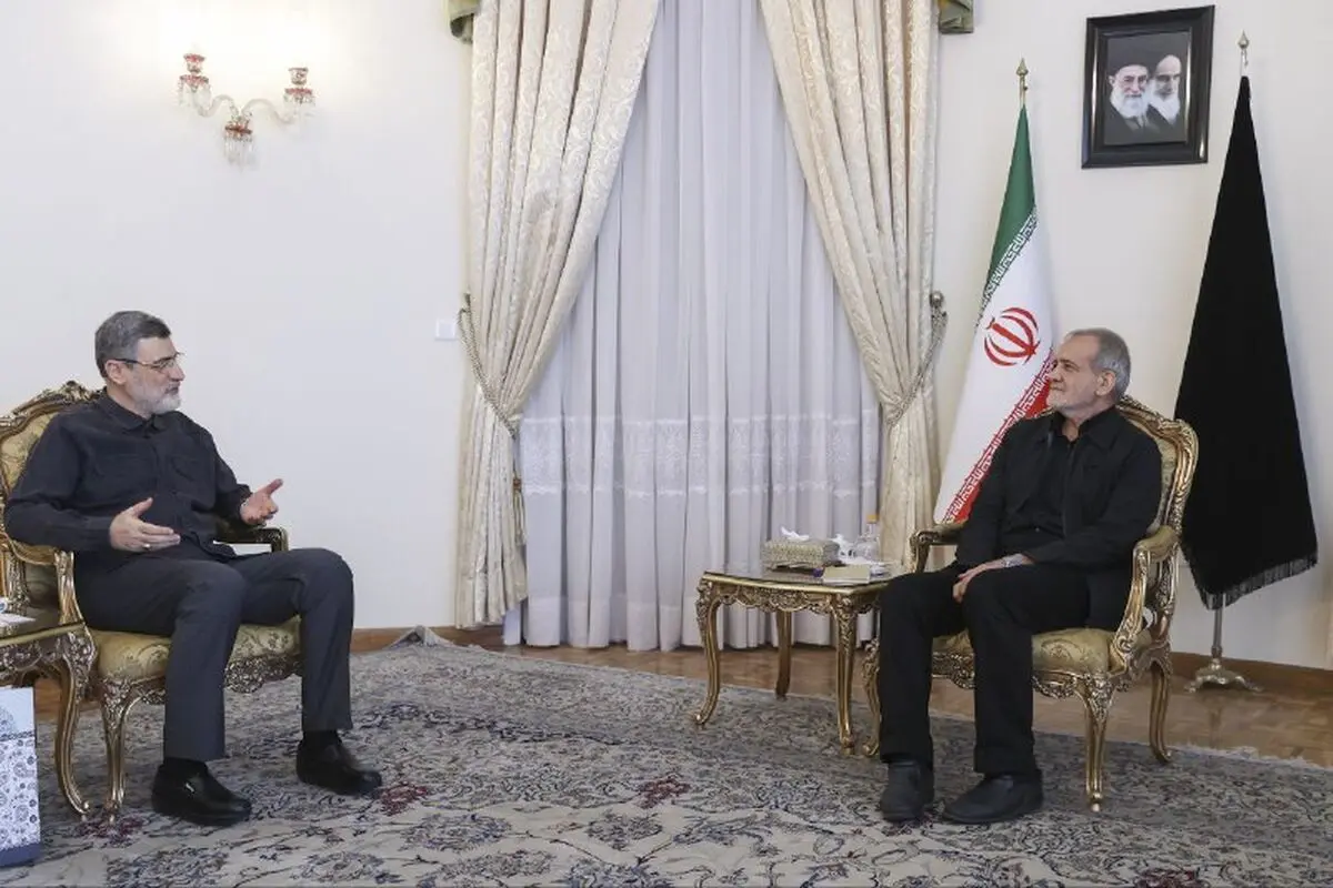 دیدار رئیس بنیاد شهید و امور ایثارگران با پزشکیان 
