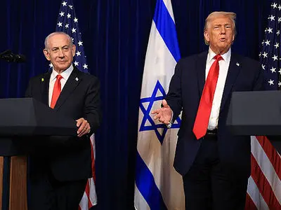 نتانیاهو سفر به واشنگتن و دیدار با ترامپ را بررسی می‌کند