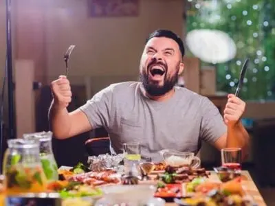 مضرات باورنکردنی تند غذا خوردن بر بدن