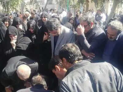 مراسم خاکسپاری پدر فرجی‌دانا برگزار شد