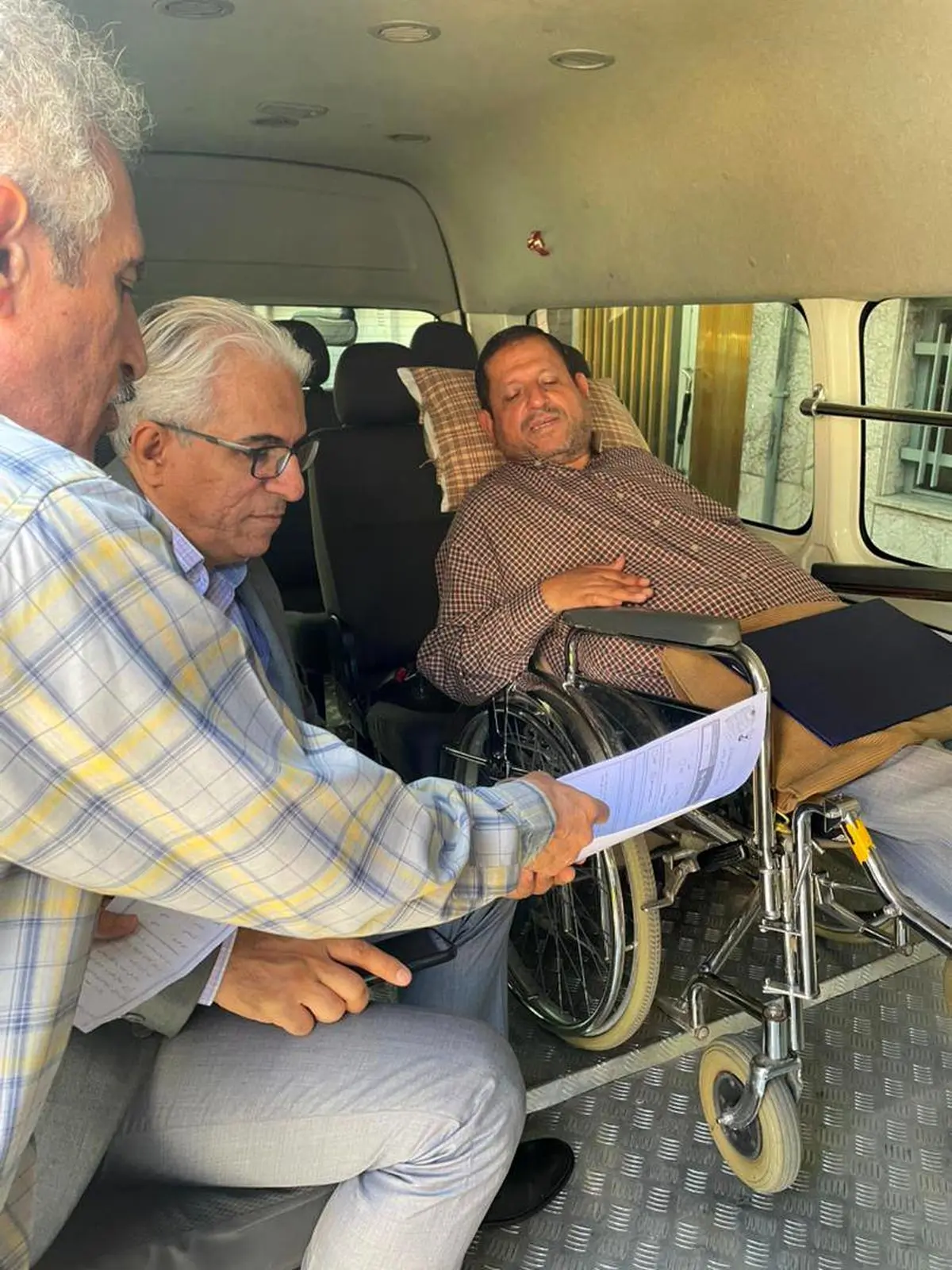 جانباز دفاع مقدس در پرداخت بدهی یک زندانی نیازمند شرکت کرد