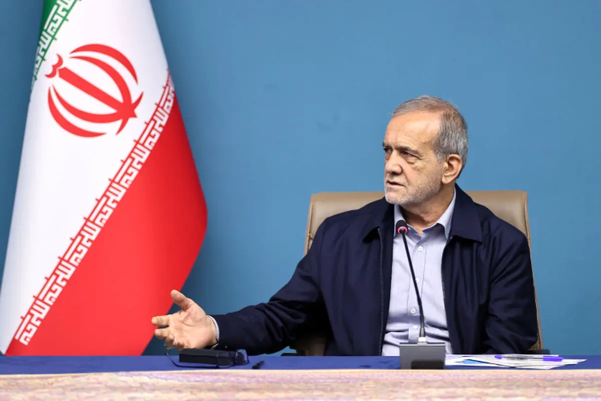 دیدار پزشکیان با مدیران ارشد صنعت هستهای