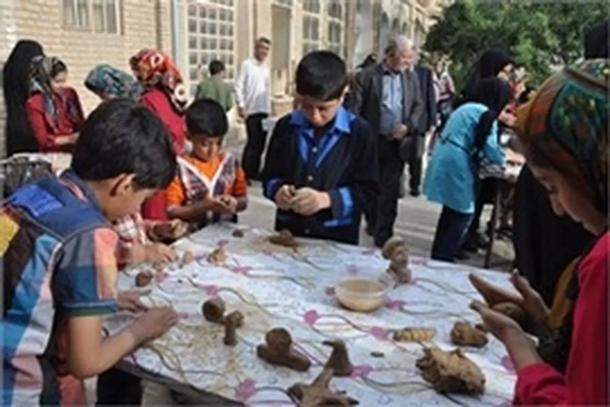نمایشگاه و ایستگاه سفال با موضوع " میراثفرهنگی از نگاه کودکان و نوجوانان " در بروجرد برگزار شد