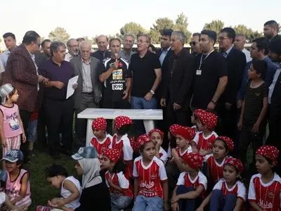 اهدای ساعت 3 میلیونی توسط کریم باقری و گل‌های پرسپولیس مقابل شهدای زرکان (ویدئو)