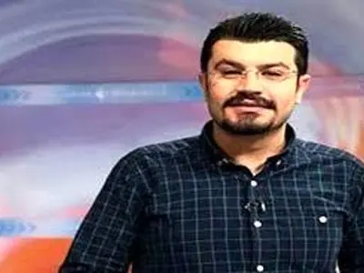 لحظه زمین خوردن مجری شبکه ۳ روی سن  + فیلم