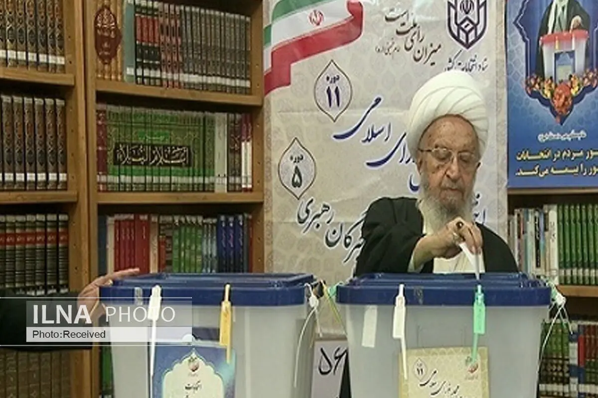 آیت الله مکارم شیرازی رای خود را به صندوق انداخت 