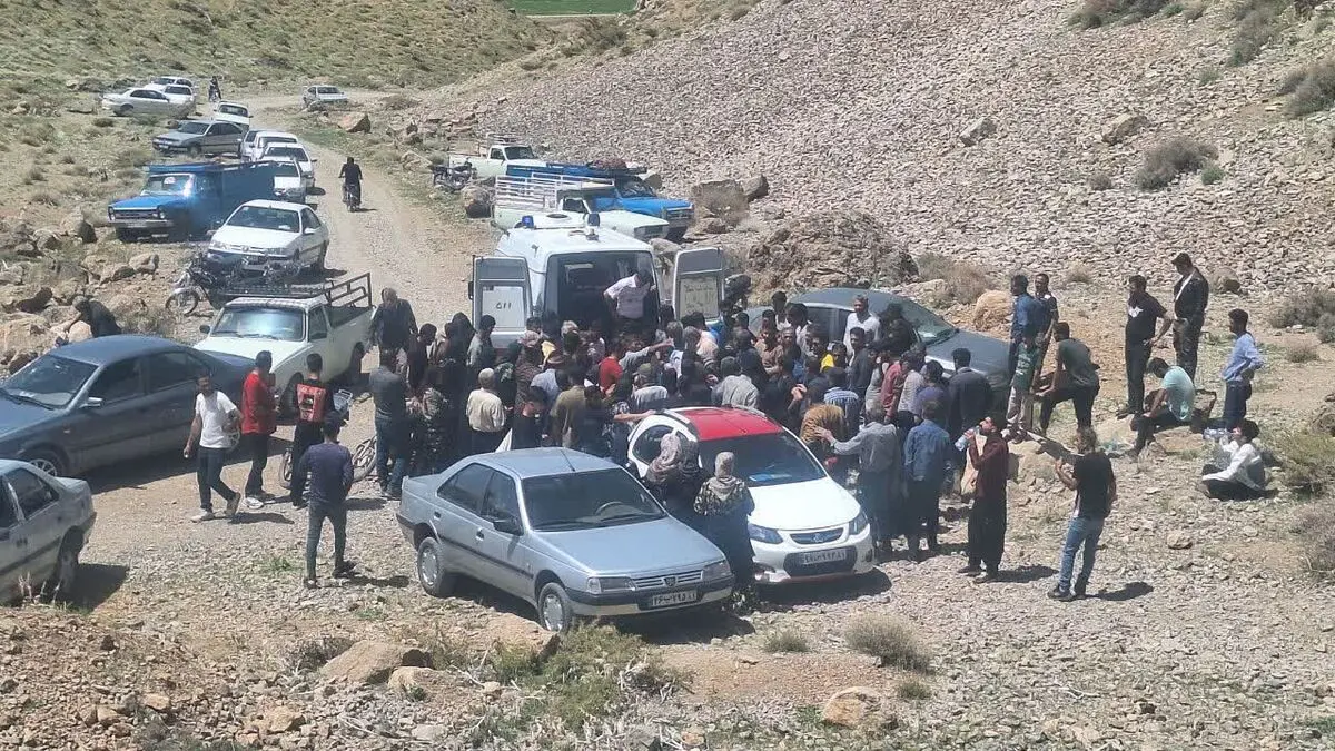 امدادگران چهارمحال و بختیاری به فرد سقوط کرده از ارتفاع در شهرستان خانمیرزا امداد رسانی کردند