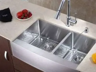 ترفندی جادویی برای براق و تمیز کردن سینک آشپزخانه