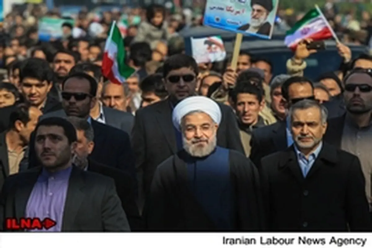 رییس جمهور به جمع راهپیمایان مردمی ۲۲ بهمن پیوست