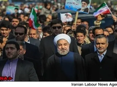 رییس جمهور به جمع راهپیمایان مردمی ۲۲ بهمن پیوست