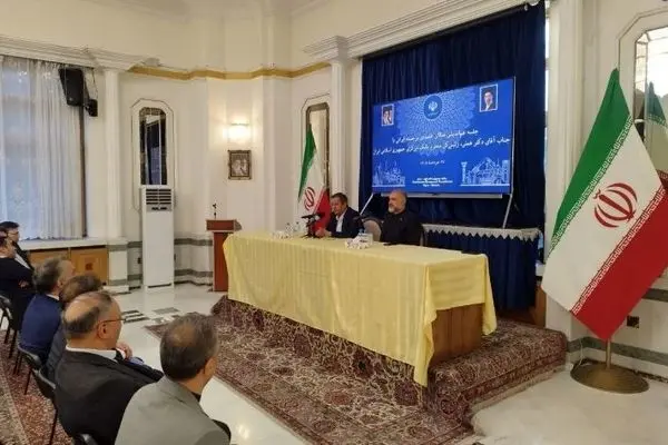 محافظ البنك المركزي: سياسة إيران تتمثل بتعزيز العلاقات مع روسيا