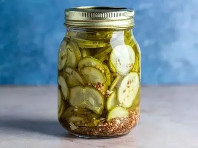 با ۲ روش ساده خیارشور سرکه‌ای و نمکی درست کنید
