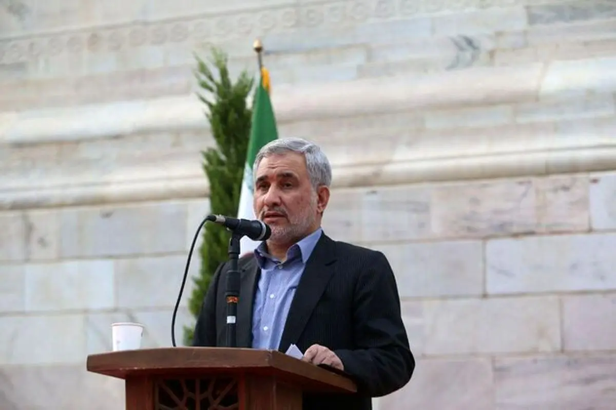 اگر میخواهیم ایران بماند، راهی جز حفظ فرهنگ و زبان نداریم