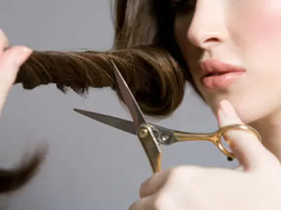  چگونه موهای خود را در خانه کوتاه کنیم؟
