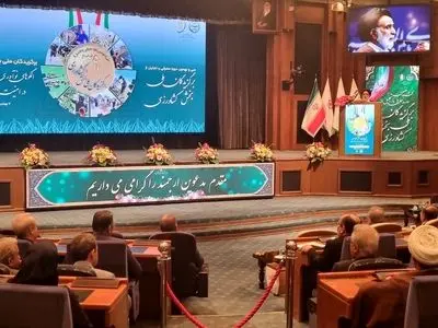 مبارزه با دشمن تنها با تلاش کشاورزان برای تامین امنیت غذایی انجام شد 