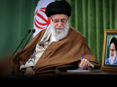 قائد الثورة یدین الهجوم الارهابي في شیراز ویعزي اسر الشهداء