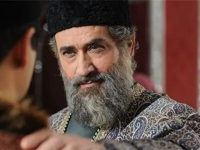 همراه با فیلم‌های سینمایی و تلویزیونی در آخر هفته/ از «امیرکبیر» ورزی تا «ماجرای نیمروز» مهدویان و  «یتیم خانه ایران» ابوالقاسم طالبی