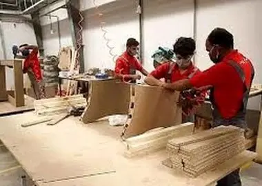 کارگران کیش چوب ۴ ماه مزد و عیدی طلبکارند