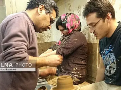 اگر روی صنایع‌دستی تمرکز می‌کردیم نیازی به صادرات نفت نبود/ سازمان صنایع دستی به‌جای حمایت به جان هنرمندان افتاده است