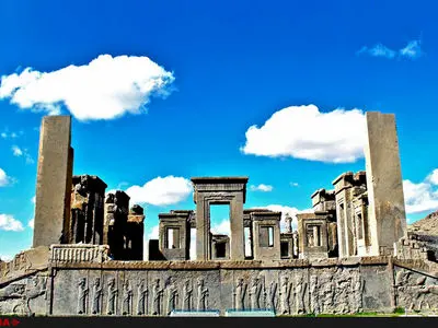 قدیمی‌ترین گنبد آجری ایران در کاخ ساسانی سروستان