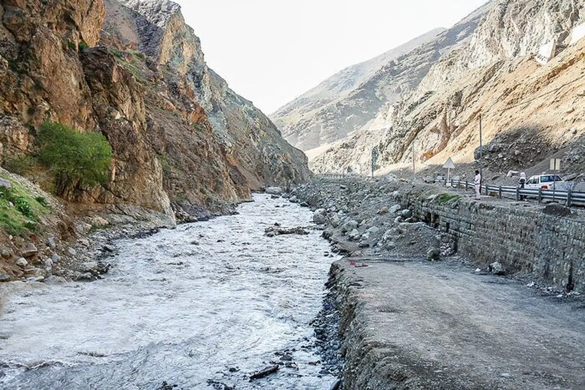 همزمان با هفته فرهنگی تهران؛ حاشیه رودخانه کن از زباله پاکسازی می شود