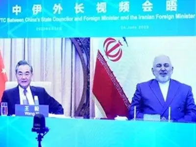 عبر الفیدیو کونفرانس.. ظریف یبحث مع نظیره الصینی 