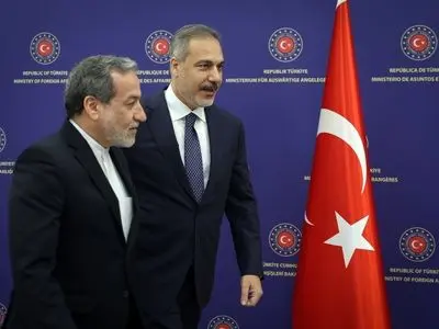 گفت‌وگوی تلفنی فیدان و عراقچی