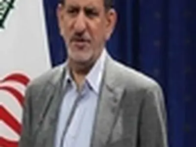کاهش بهای نفت توطئه سیاسی است / کسانی که به امید مردم آسیب بزنند، خائنند