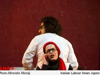 نمایش پاپانوئل و دست های یخ زده من به روی صحنه رفت