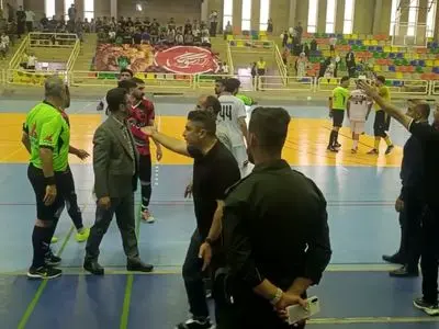 ویدئو: درگیری بازیکنان در فینال لیگ دسته اول فوتسال