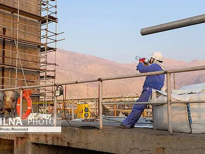 اعتراض کارگران پیمانکاری پایانه‌های نفتی خارک به کیفیت خدمات/ از کیفیتِ پایین غذا تا آبِ شربِ زردرنگ! 