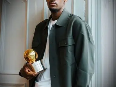 ویدئو: ایساک مرد سال فوتبال سوئد شد