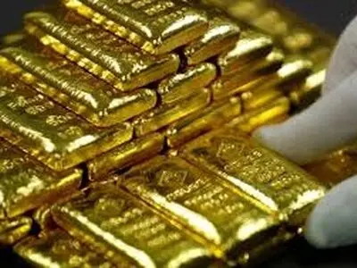 ثبات بهای طلا و کاهش ارزش دلار در پی چشم‌انداز کاهش نرخ بهره در آمریکا