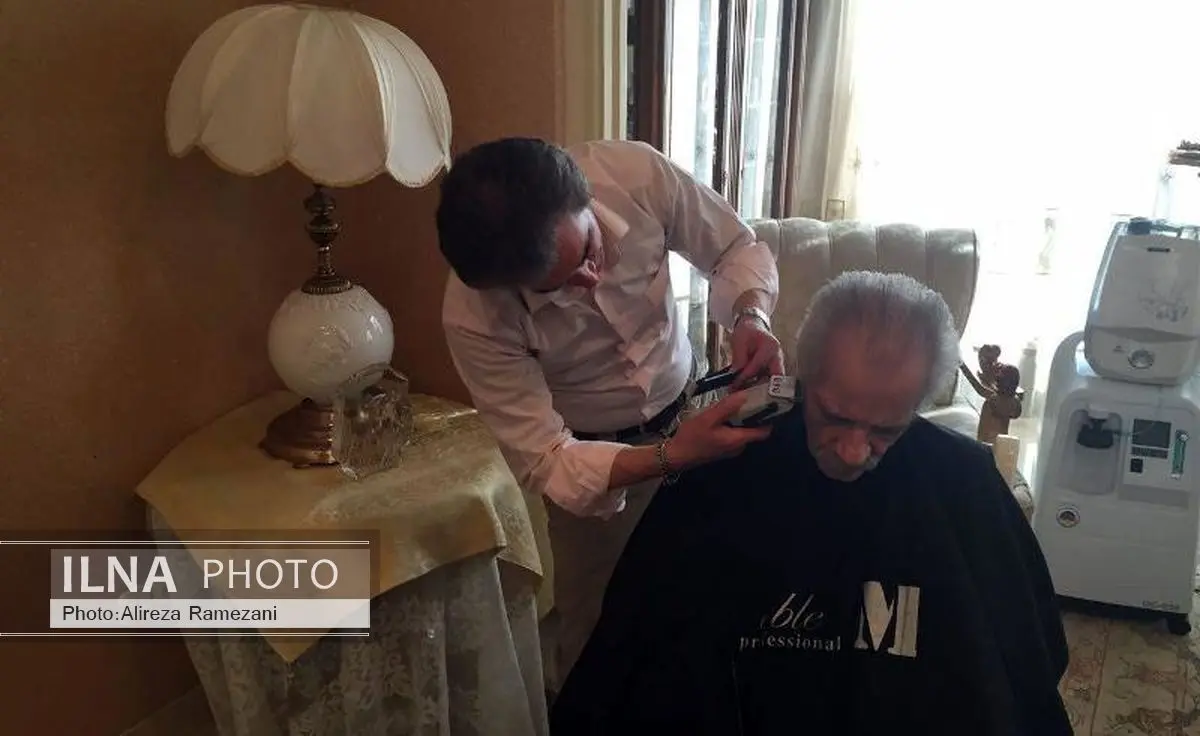 آرایشگر منصور پورحیدری در منزل اسطوره آبی‌ها+عکس