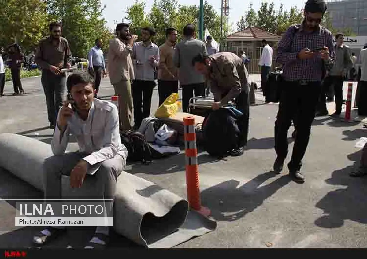 نارضایتی رهبر انقلاب از تحصن مقابل مجلس 