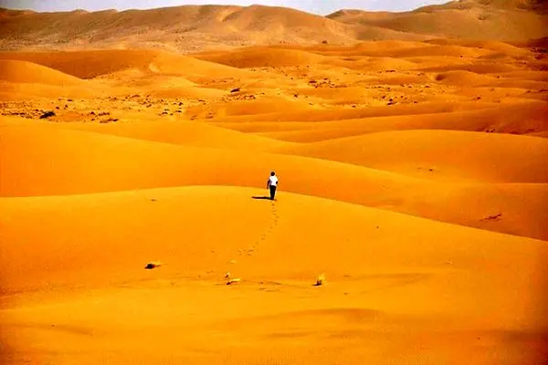 مفقودی ۱۵ گردشگر در کویر طبس/ عملیات جستجو ادامه دارد