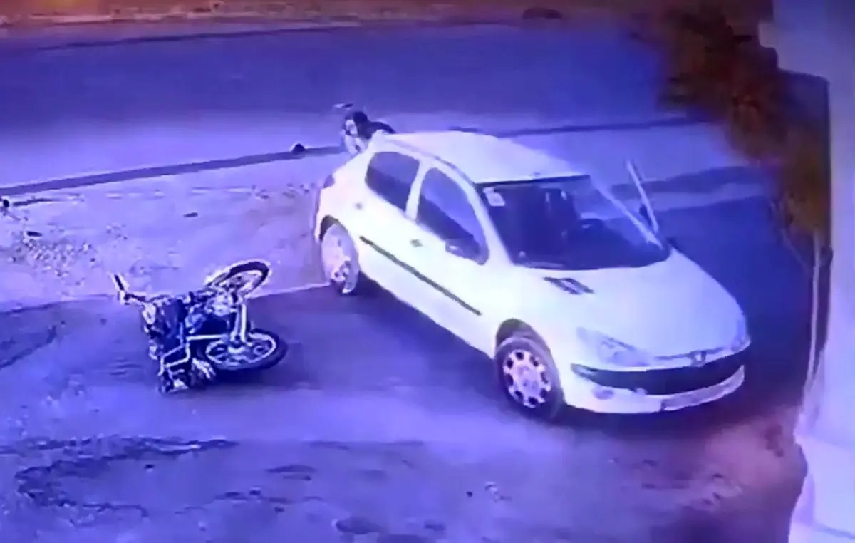 تصادف عجیب یه راننده خانم با موتورسوار + فیلم