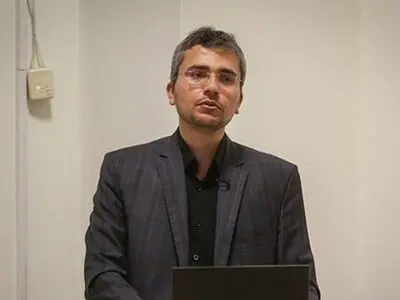 مخالف منطقه آزاد بوشهر هستم/ سهم صادرات از مناطق آزاد کمتر از ٢ درصد است/ مناطق آزاد محل واردات بی رویه و قاچاق شده‌اند  