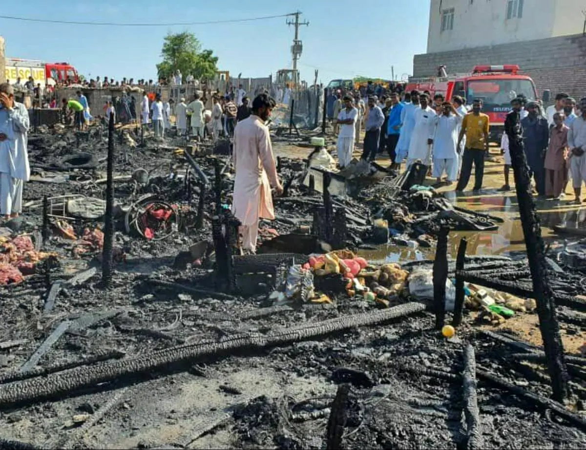 از بین رفتن ۱۵ کپر در آتش‌سوزی منطقه جنگلوک چابهار/ اسکان اضطراری ۳۰ خانوار آسیب دیده