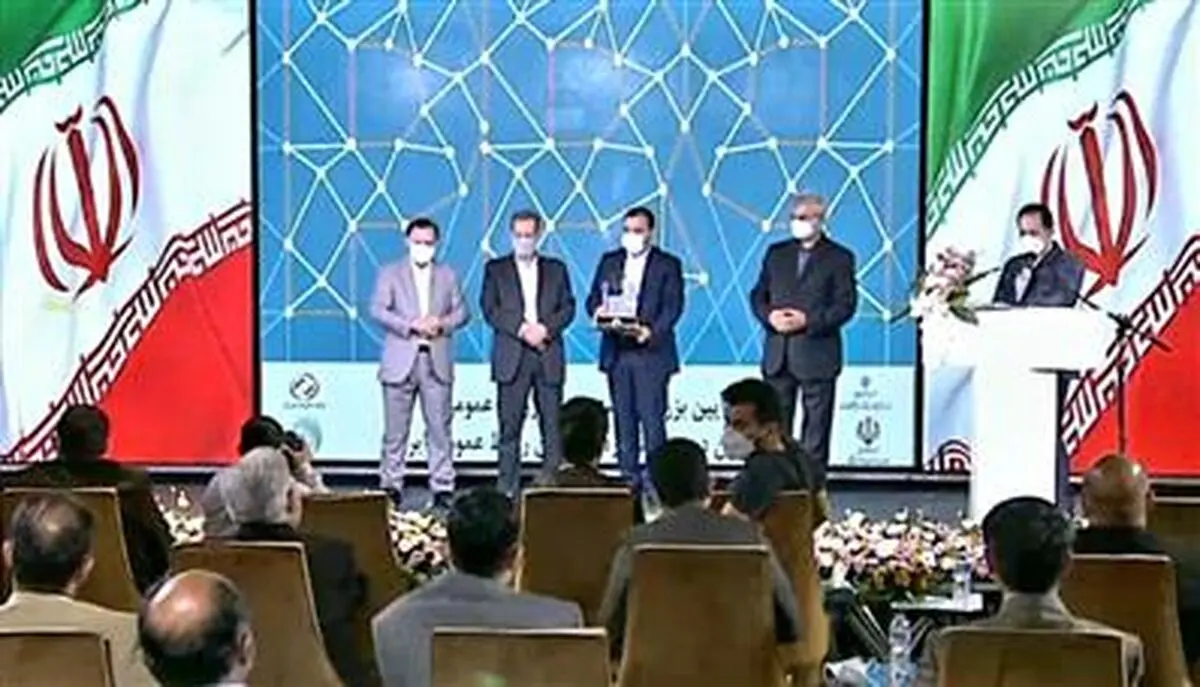 اهدای لوح « ستاره ارتباطی مدیر ارشد» به مدیرعامل شرکت فولاد مبارکه