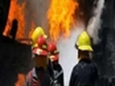 یک نفر در آتش سوزی هفت مغازه و یک خانه گچساران کشته شد