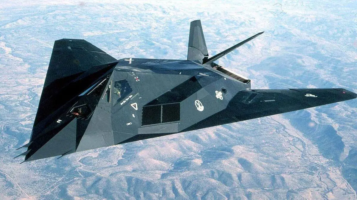 فیلمی از هواپیماهای رادارگریز B-2 