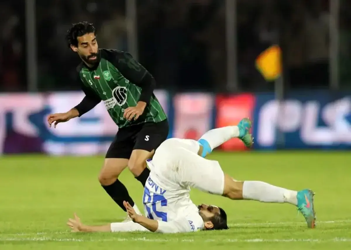 اعتراض استقلال به تصمیم داور؛ چرا بازی پس از برخورد عارف غلامی متوقف نشد؟