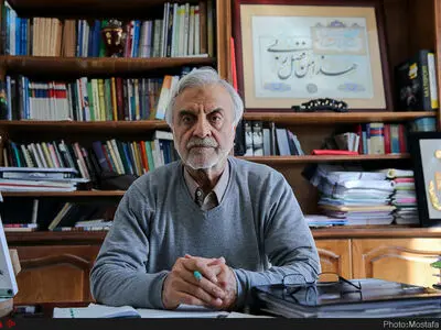امام(ره) و رهبری تاکید کردند که نظامیان وارد گروه‌ها و دسته‌های سیاسی نشوند/ کاندیداتوری نظامیان مسبوق به سابقه است