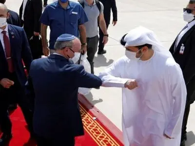 دفاع انور قرقاش از توافق سازش امارات با اسرائیل