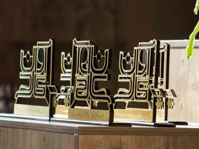 تبدیل جایزه آونگاردها به جایزه‌ی کتاب شعر سال