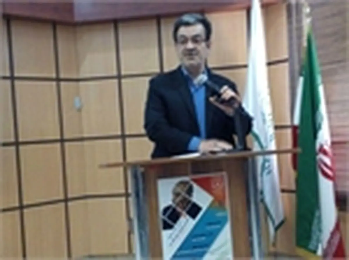 اصلاح‌گری نقاد با هویت زبانی او نمایان می‌شود