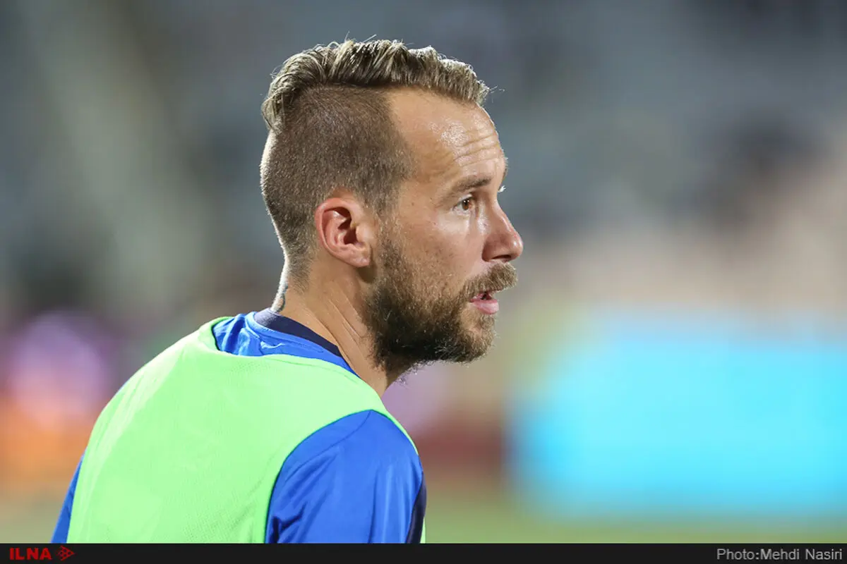 هافبک استقلال در مسیر جدایی در نیم فصل