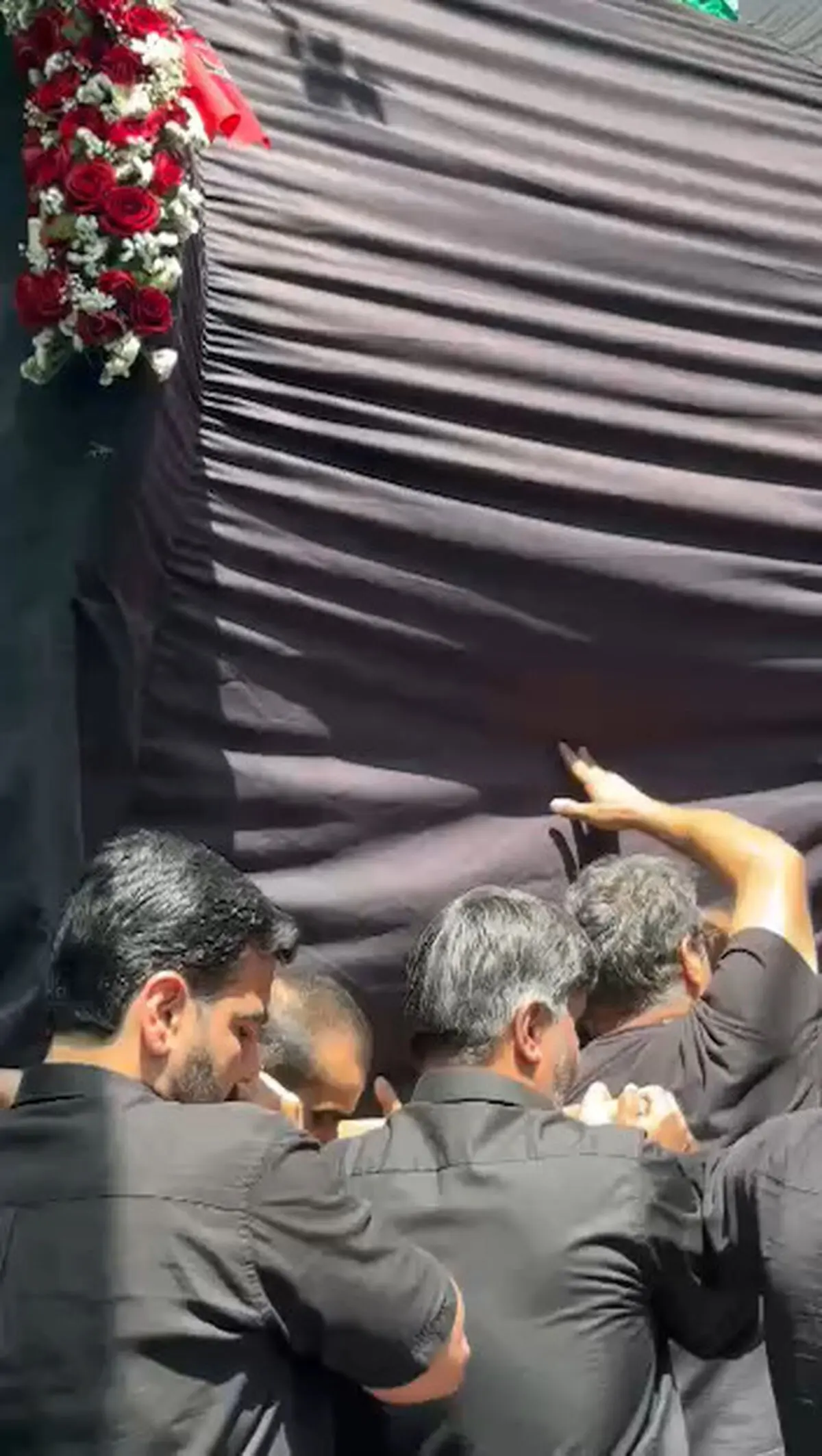 آیین عزاداری، روضه‌خوانی و نخل گردانی روستای استرک کاشان + فیلم
